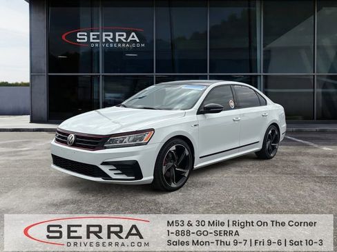 Used 2018 Volkswagen Passat 3.6 FWD image 1