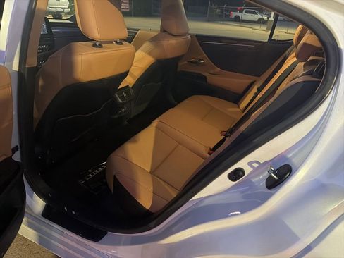 Used 2023 Lexus ES 350 w/ Premium Package FWD image 11