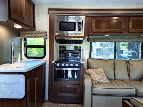 Used 2019 Chevrolet Express 4500 w/ RV Package image 21