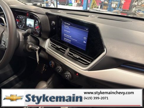 Used 2024 Chevrolet Trax LS w/ LS Convenience Package image 18