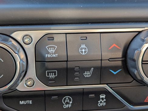 Used 2022 Jeep Wrangler Unlimited Rubicon w/ LED Lighting Group image 24