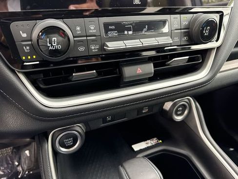 Used 2024 Toyota Grand Highlander AWD image 19
