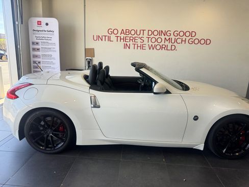 Used 2014 Nissan 370Z Touring w/ Sport Package image 34