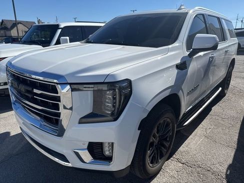 Used 2022 GMC Yukon XL SLT w/ SLT Premium Package image 1