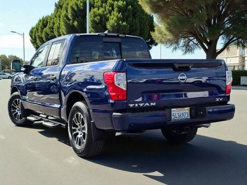 Used 2024 Nissan Titan SV w/ SV Convenience Package image 7