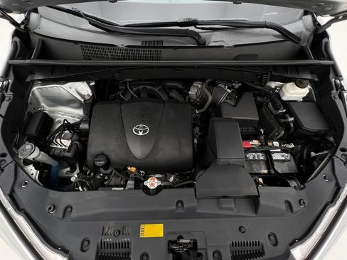 Used 2019 Toyota Highlander LE AWD/4WD image 25