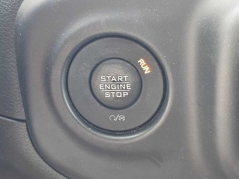 Used 2023 Jeep Wrangler Unlimited Sahara AWD/4WD image 31
