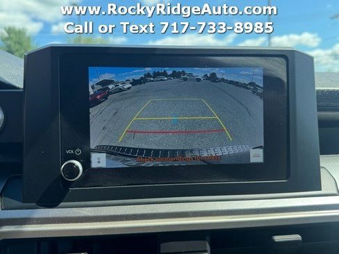 Used 2025 Toyota 4Runner SR5 AWD/4WD image 15