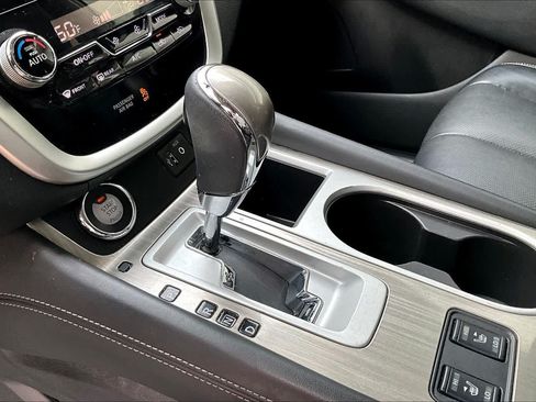 Used 2018 Nissan Murano SL w/ Moonroof Package FWD image 17