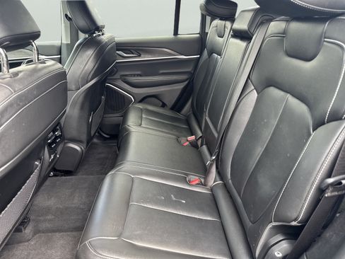 Used 2022 Jeep Grand Cherokee Limited AWD/4WD image 19