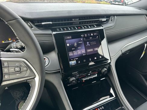 New 2025 Jeep Grand Cherokee L Laredo w/ Luxury Tech Group I image 3