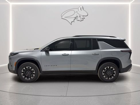 Used 2025 Chevrolet Traverse Z71 AWD/4WD image 2