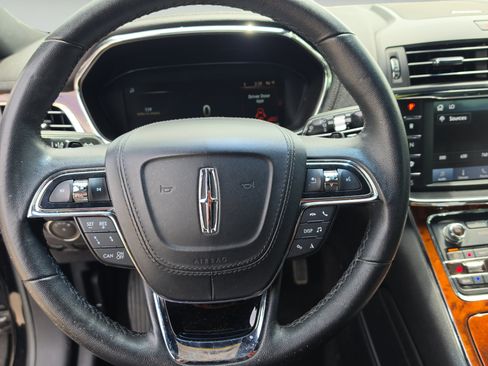 Used 2020 Lincoln Continental w/ Convenience Package FWD image 11