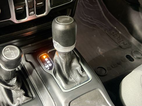 Used 2021 Jeep Wrangler Unlimited Sport AWD/4WD image 25