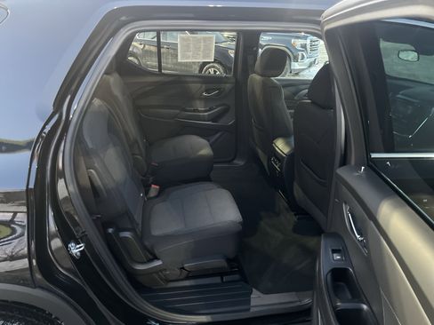 Used 2023 Chevrolet Traverse LT image 15
