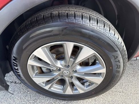 Used 2018 Nissan Murano SV image 11