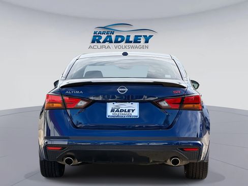 Used 2024 Nissan Altima 2.5 SR w/ SR Premium Package image 3