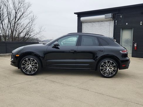 New 2026 Porsche Macan image 2
