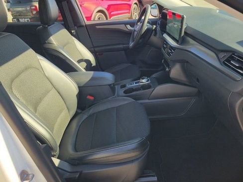 Used 2025 Ford Escape SE w/ Class II Trailer Tow Package image 15