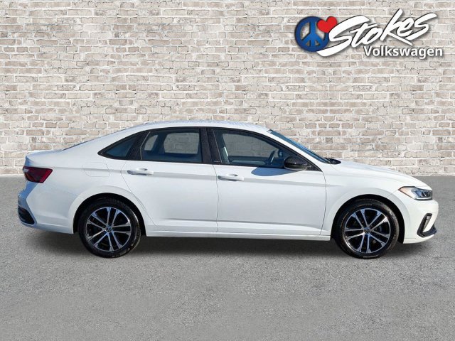 Certified 2025 Volkswagen Jetta Sport FWD image 3