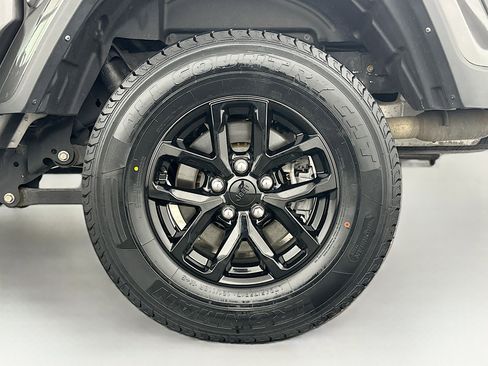 Used 2021 Jeep Gladiator Sport image 11