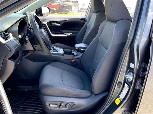 Used 2021 Toyota RAV4 XLE FWD image 8