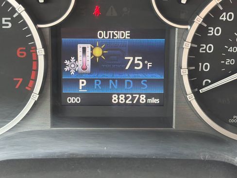 Used 2014 Toyota Tundra Limited w/ Limited Premium Package AWD/4WD image 24