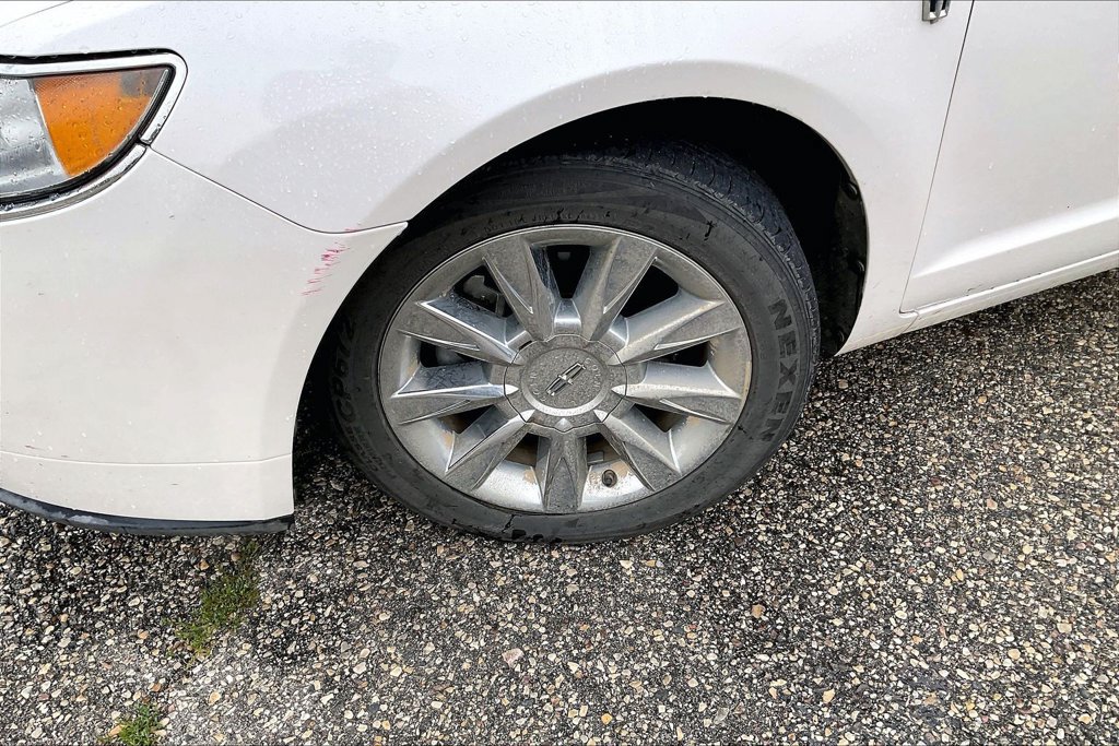 Used 2012 Lincoln MKZ FWD image 4