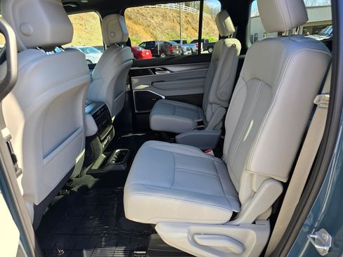 New 2026 Jeep Grand Wagoneer 4WD image 10