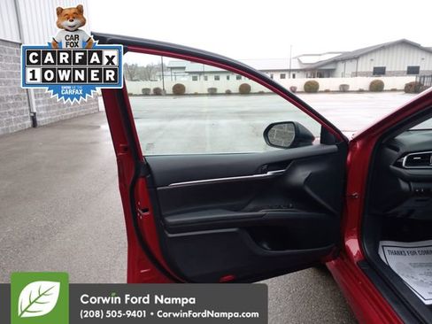 Used 2024 Toyota Camry SE image 10