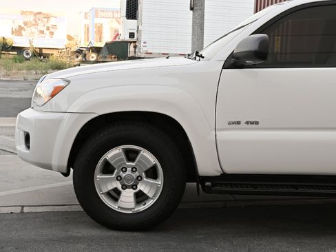 Used 2006 Toyota 4Runner SR5 AWD/4WD image 12