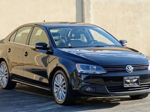 Used 2011 Volkswagen Jetta SEL FWD image 19
