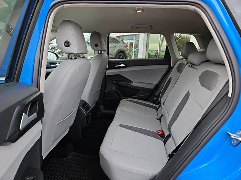 Certified 2022 Volkswagen Taos SE image 9