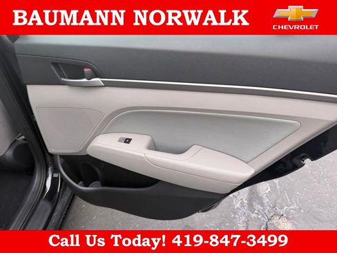 Used 2017 Hyundai Elantra SE image 26