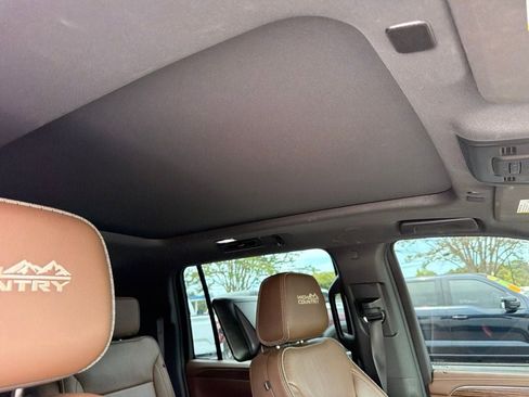 Used 2022 Chevrolet Suburban High Country AWD/4WD image 34
