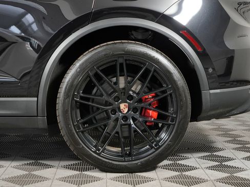 Certified 2025 Porsche Macan 4S Electric AWD/4WD image 14