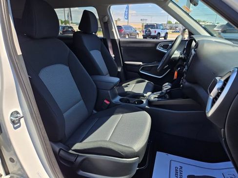 Used 2025 Kia Soul LX w/ LX Technology Package FWD image 24