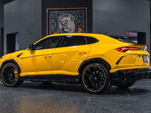Used 2021 Lamborghini Urus AWD/4WD image 24