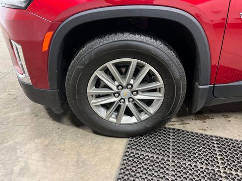 Used 2023 Chevrolet Traverse LT image 10