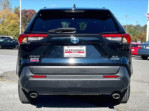 Used 2024 Toyota RAV4 XLE AWD/4WD image 4