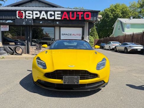Used 2020 Aston Martin DB11 Coupe RWD image 2