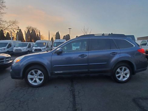 Used 2014 Subaru Outback 2.5i Premium w/ Moonroof Package & Eyesight image 2