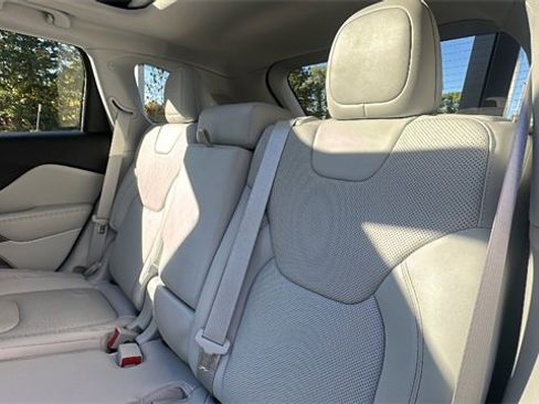 Used 2021 Jeep Cherokee Limited w/ Elite Package image 33