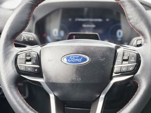 Used 2025 Ford Explorer ST-Line w/ ST-Line Street Pack AWD/4WD image 16