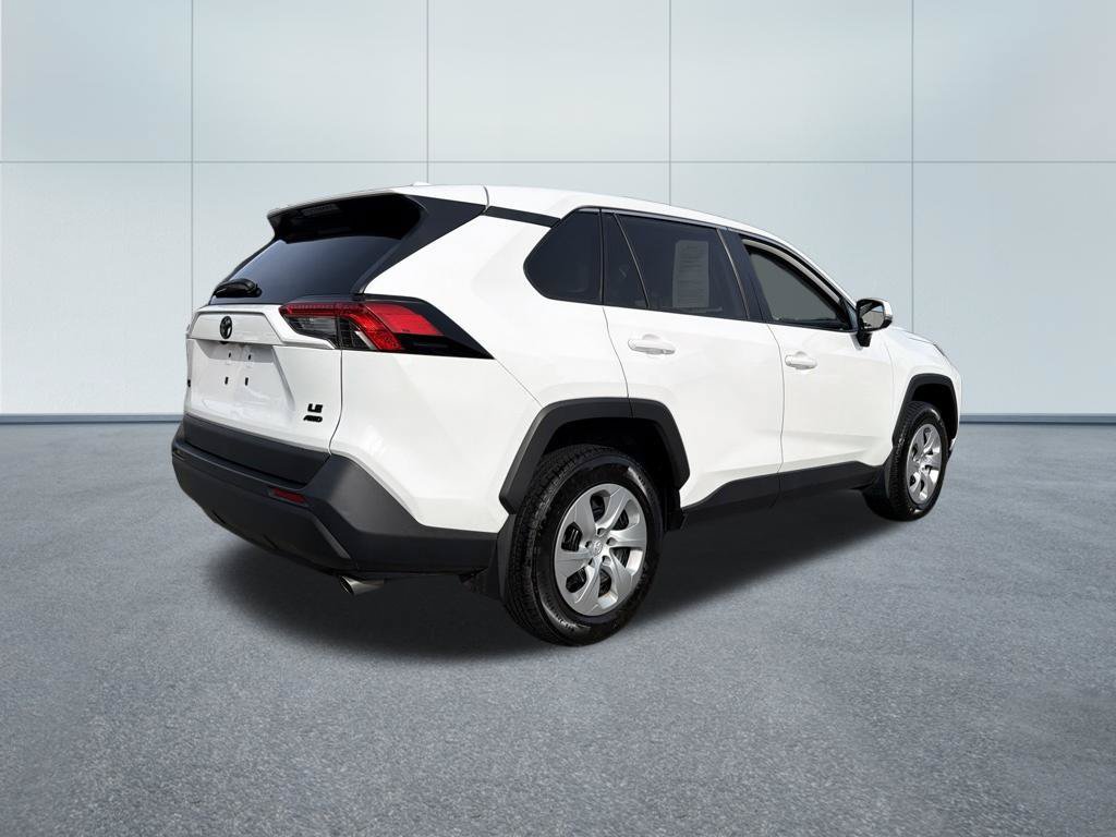Used 2024 Toyota RAV4 LE AWD/4WD image 5