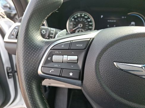 Used 2023 Genesis G70 2.0T image 21