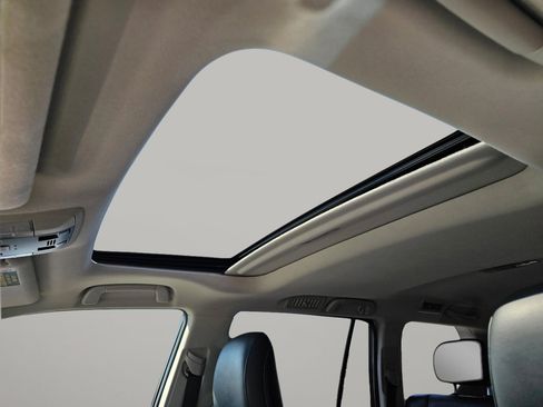 Used 2018 Lexus GX 460 Premium w/ Premium Package image 5