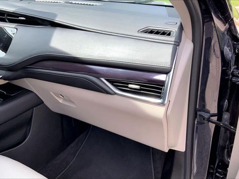 Certified 2023 Cadillac XT4 Luxury w/ Cold Weather Package FWD image 17