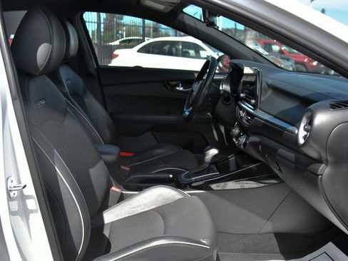 Used 2023 Kia Forte GT-Line image 45