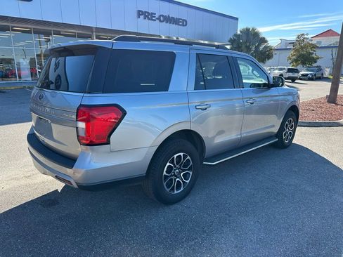 Used 2023 Ford Expedition XLT image 3